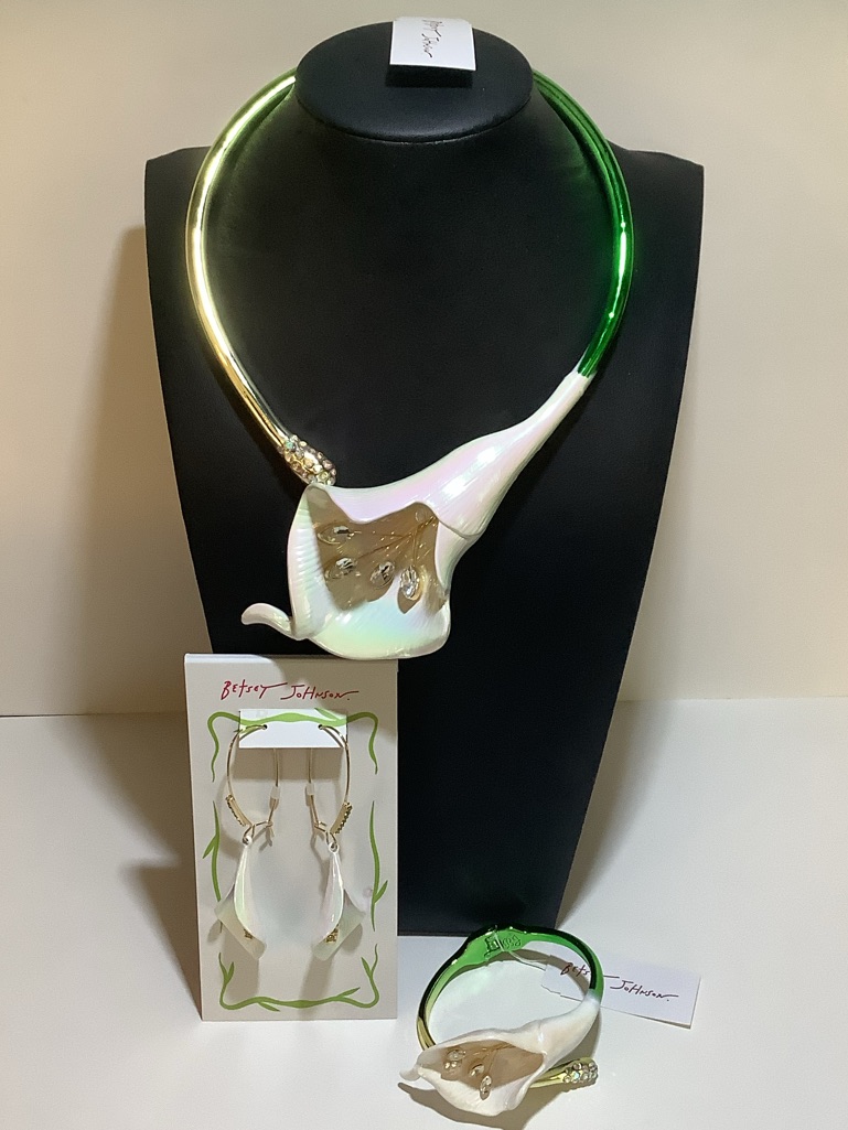 Betsey Johnson Calla Lily Necklace Bracelet Earrings 3 Pc Set New